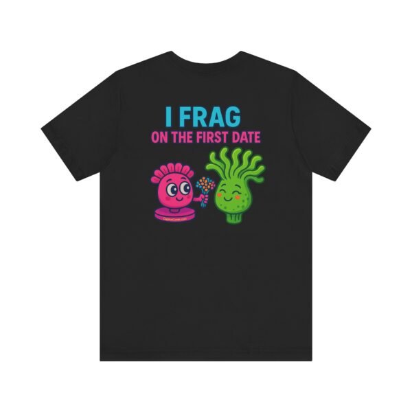 I Frag On The First Date - Playful Graphic Tee for Fun Dates, Cute Couples Tee, Gamer Humor Shirt, Unisex Casual Top, Quirky Gift for Gamers